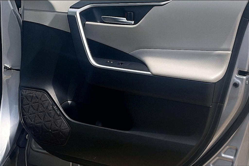 Thumbnail: 2020 Toyota RAV4 - 26
