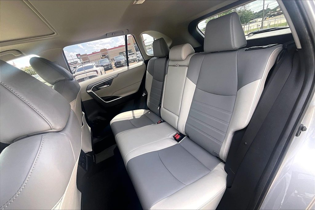 Thumbnail: 2020 Toyota RAV4 - 27