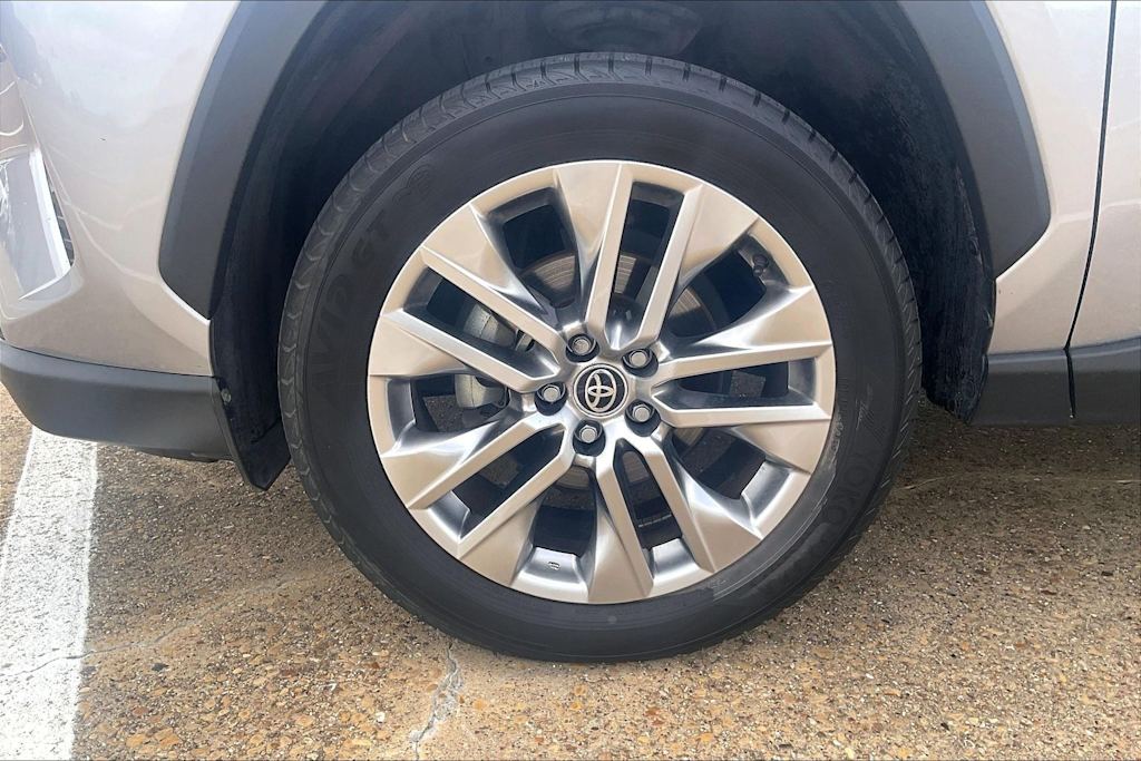 Thumbnail: 2020 Toyota RAV4 - 8