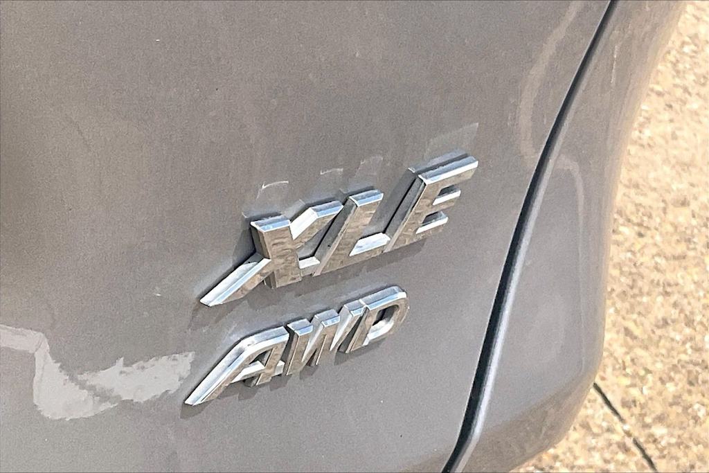 Thumbnail: 2020 Toyota RAV4 - 7