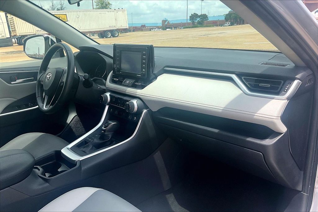 Thumbnail: 2020 Toyota RAV4 - 22