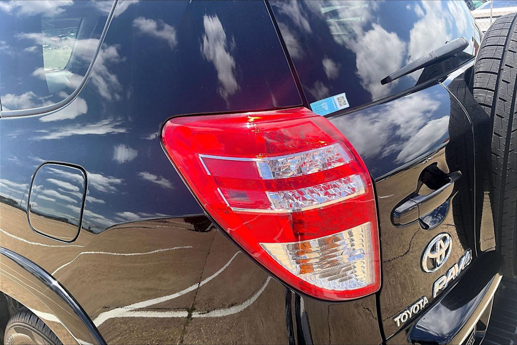 Thumbnail: 2010 Toyota RAV4 - 30
