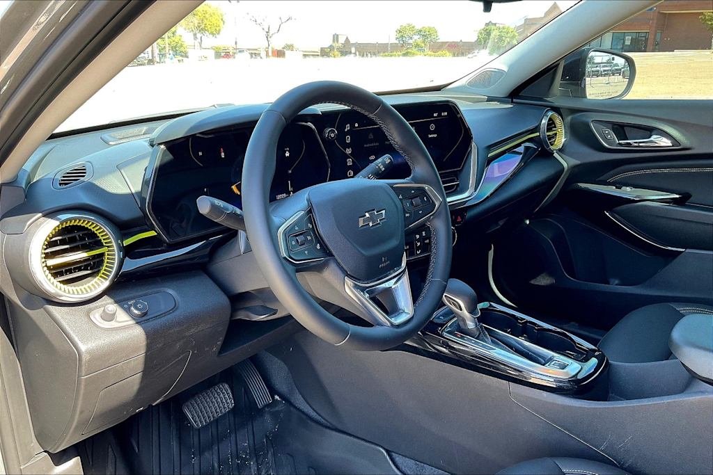 Thumbnail: 2025 Chevrolet Trax - 2