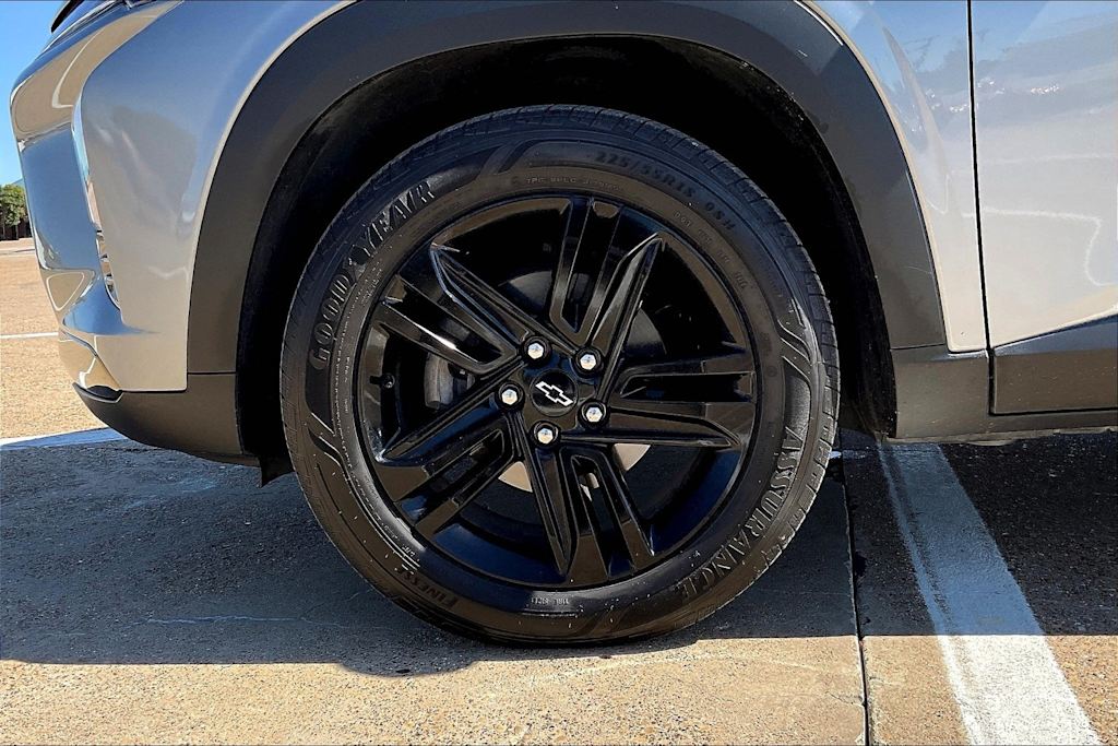 Thumbnail: 2025 Chevrolet Trax - 8