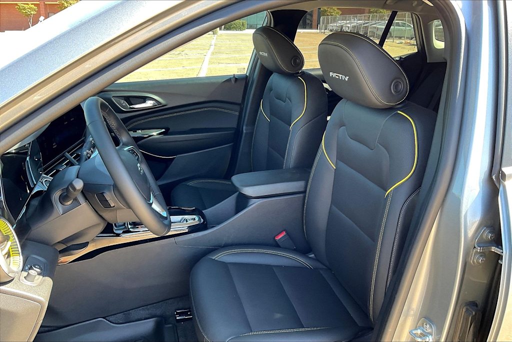 Thumbnail: 2025 Chevrolet Trax - 11