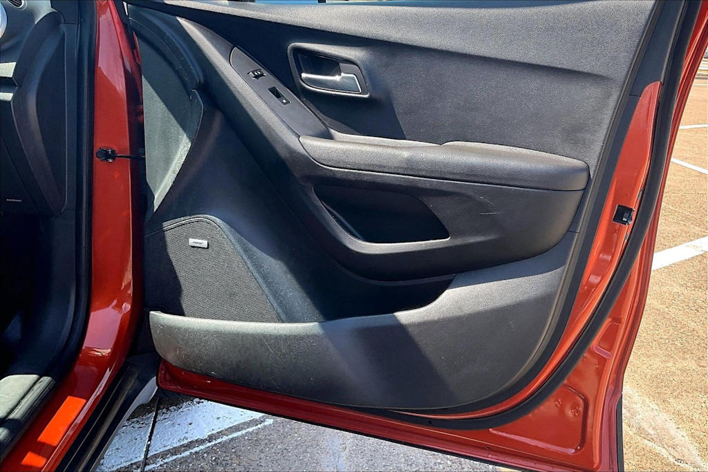 Thumbnail: 2015 Chevrolet Trax - 27