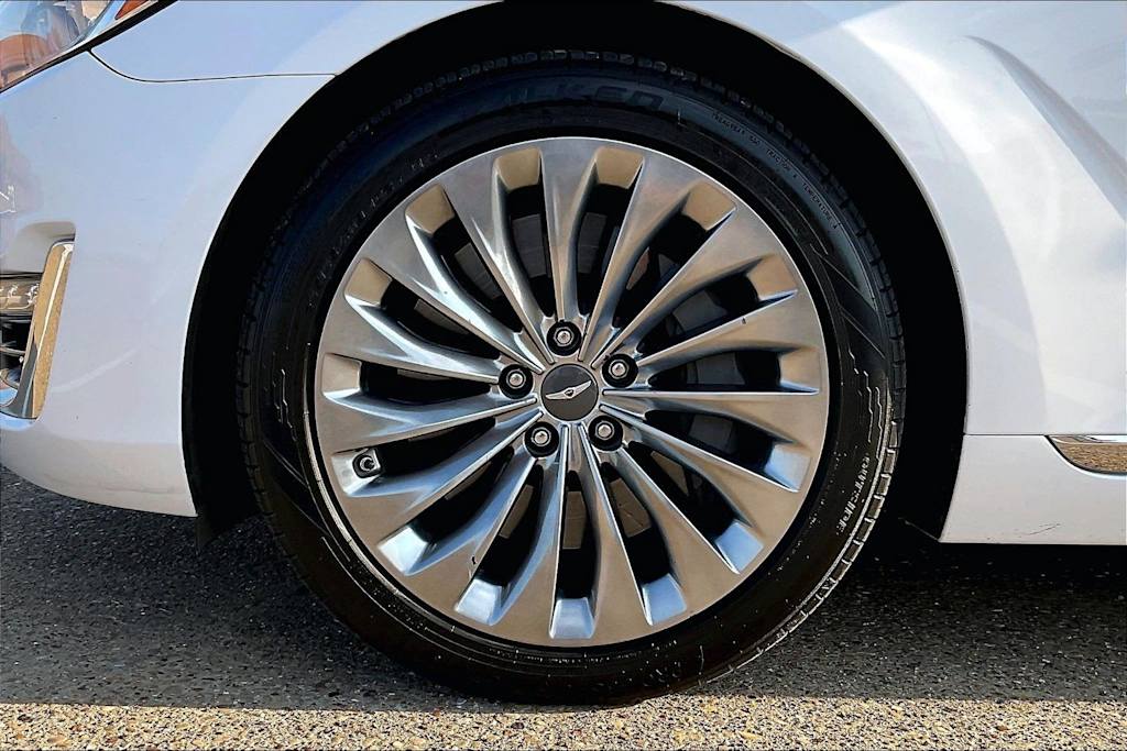 Thumbnail: 2018 Genesis G90 - 7