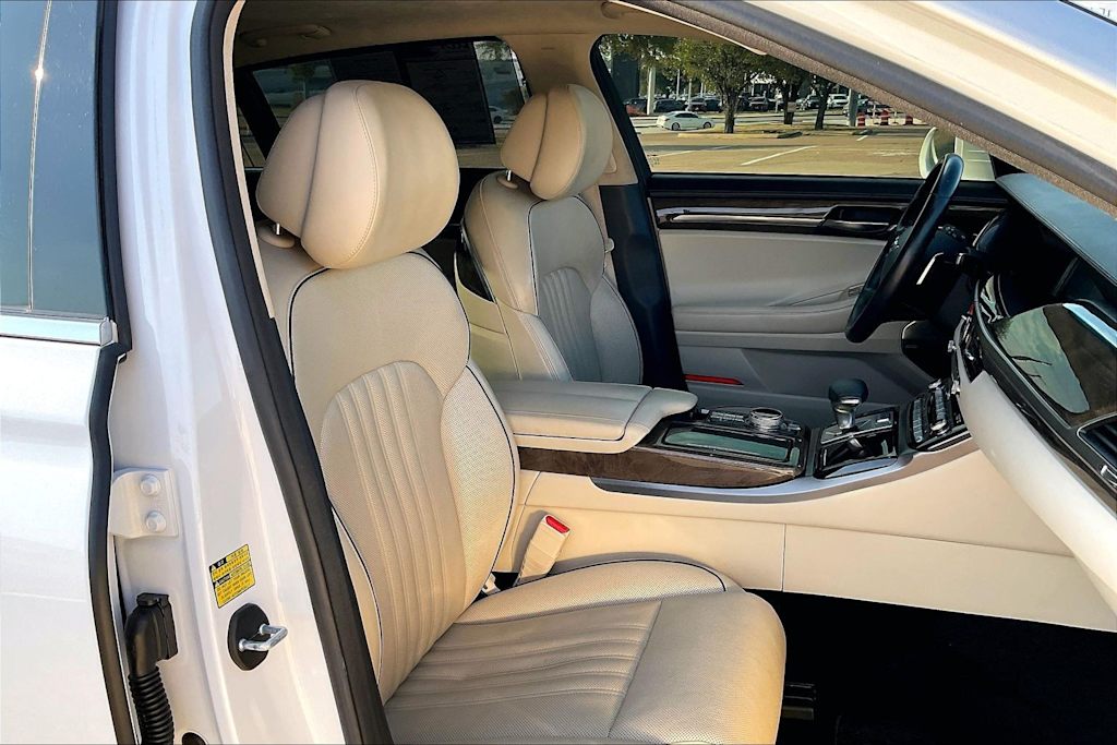 Thumbnail: 2018 Genesis G90 - 11