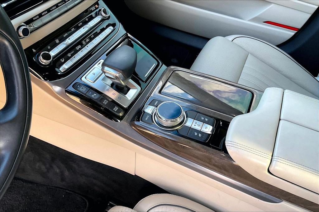 Thumbnail: 2018 Genesis G90 - 15