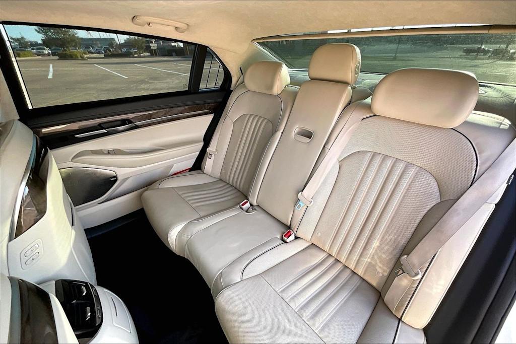 Thumbnail: 2018 Genesis G90 - 28