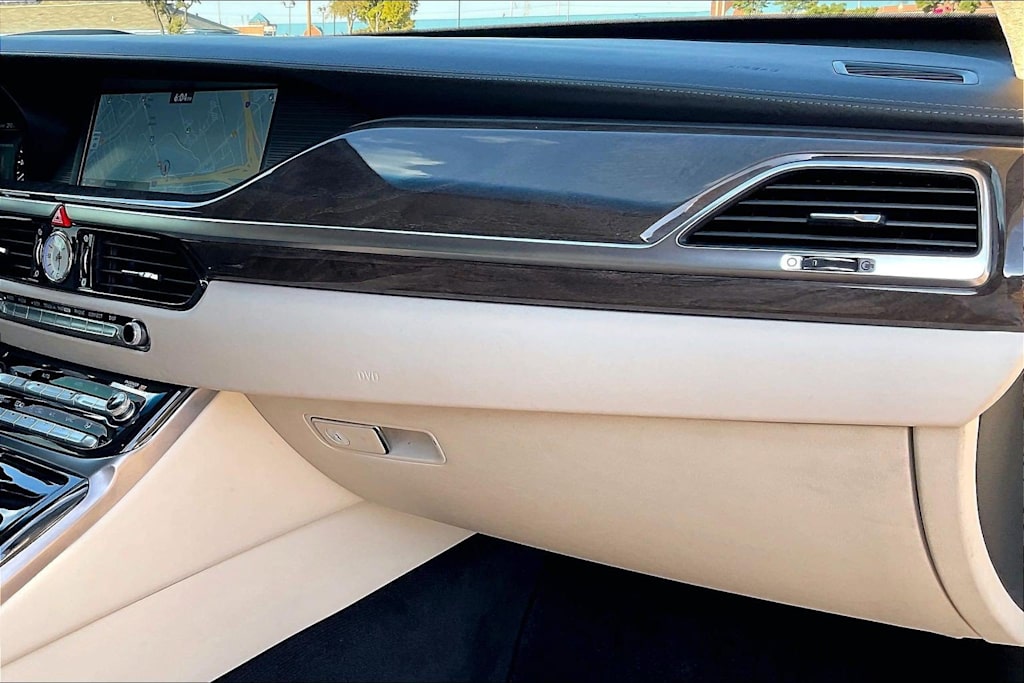 Thumbnail: 2018 Genesis G90 - 22