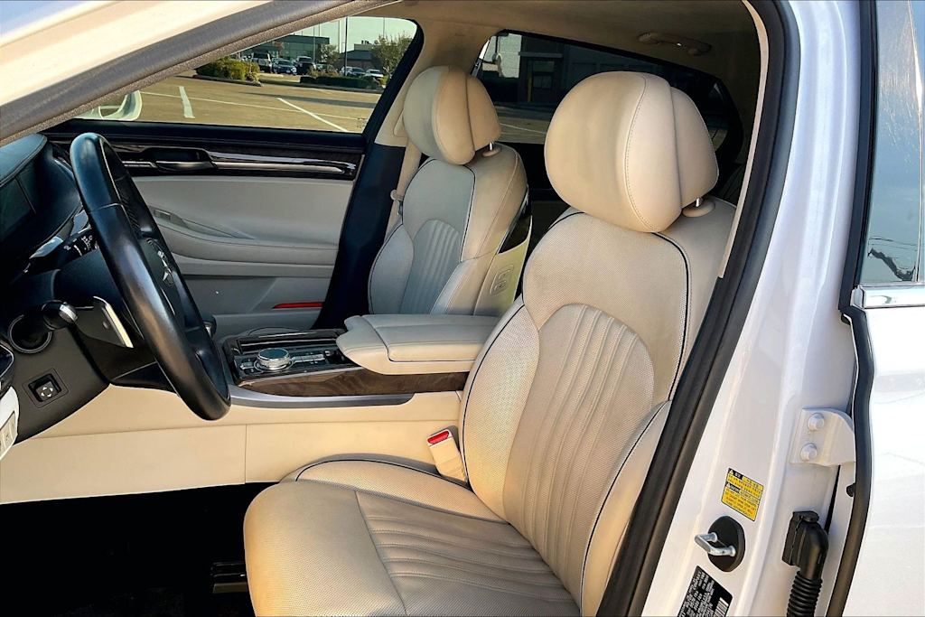 Thumbnail: 2018 Genesis G90 - 10