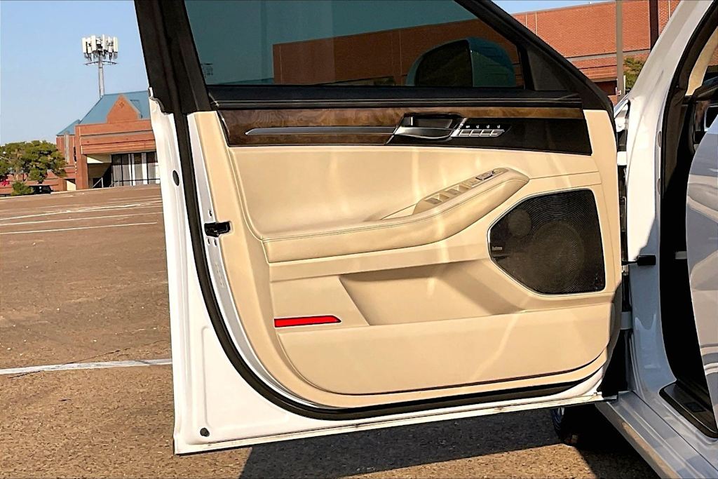Thumbnail: 2018 Genesis G90 - 26