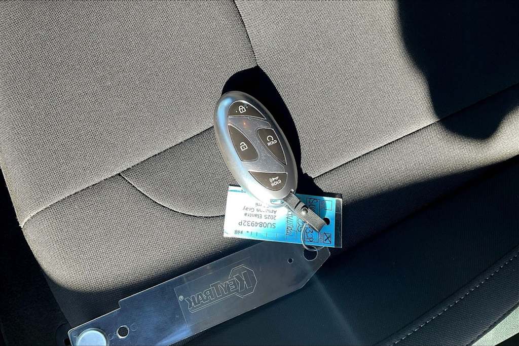 Thumbnail: 2025 Hyundai Elantra - 19