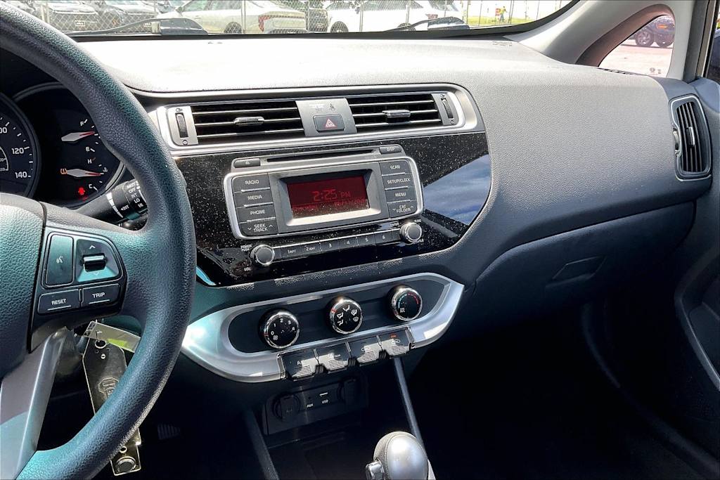 Thumbnail: 2017 Kia Rio - 12