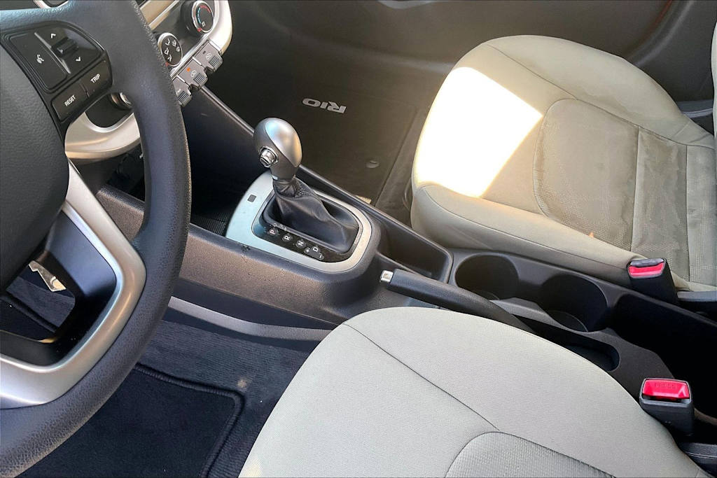 Thumbnail: 2017 Kia Rio - 14