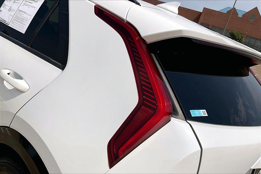 Thumbnail: 2024 Kia Niro - 30