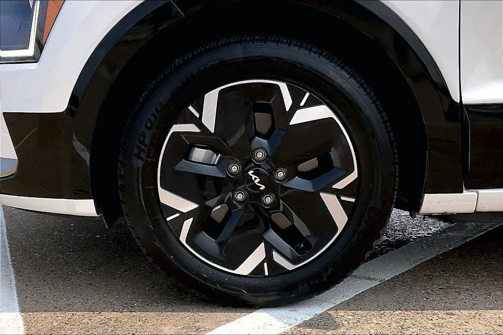 Thumbnail: 2024 Kia Niro - 7