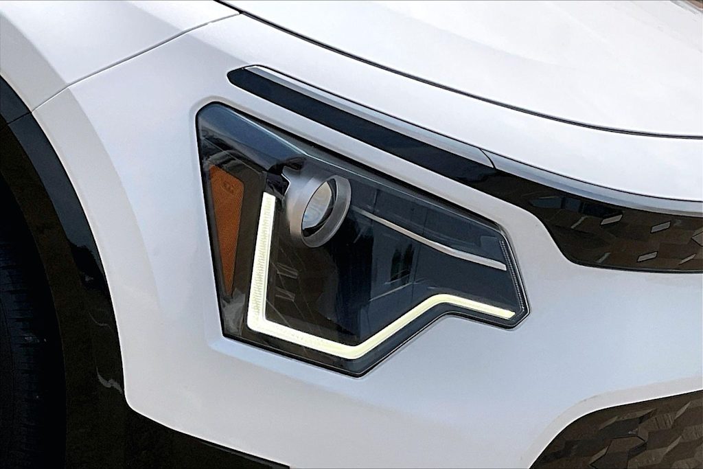 Thumbnail: 2024 Kia Niro - 29