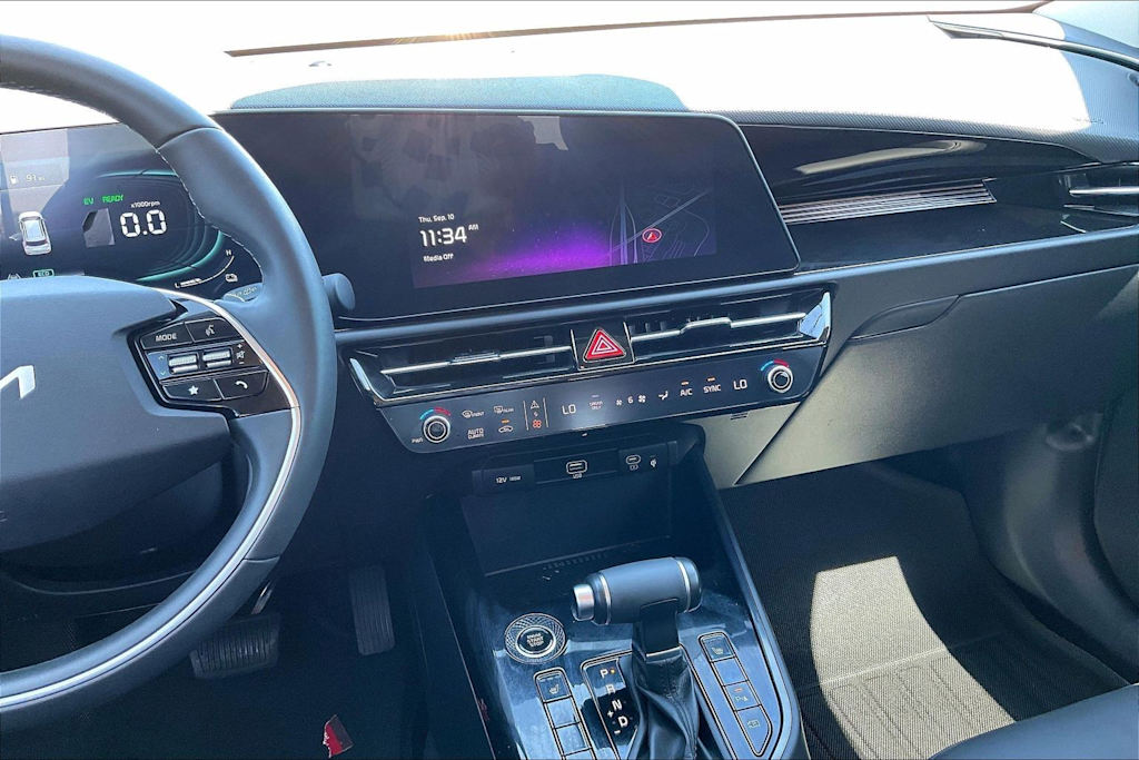 Thumbnail: 2023 Kia Niro - 15