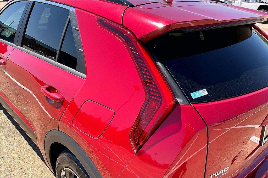 Thumbnail: 2023 Kia Niro - 31