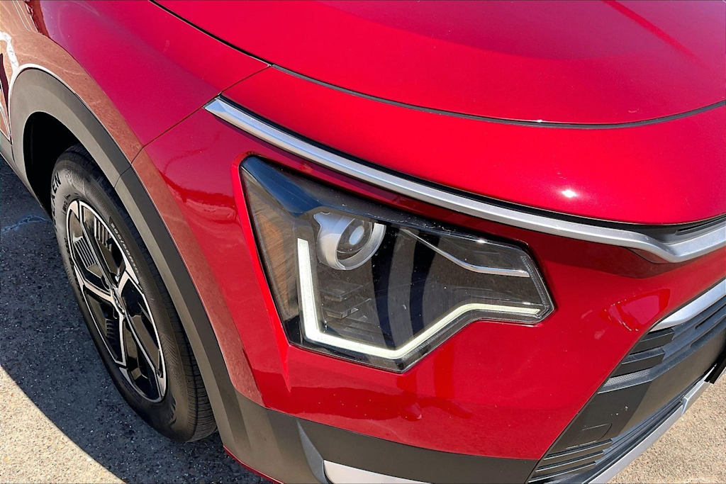 Thumbnail: 2023 Kia Niro - 30