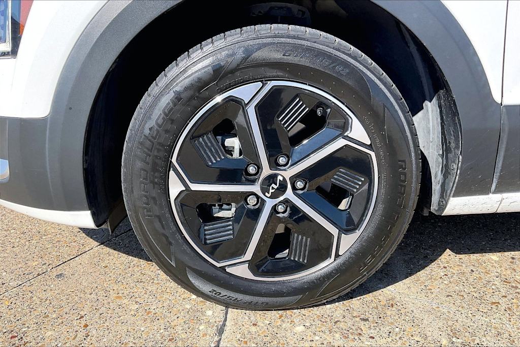 Thumbnail: 2024 Kia Niro - 8
