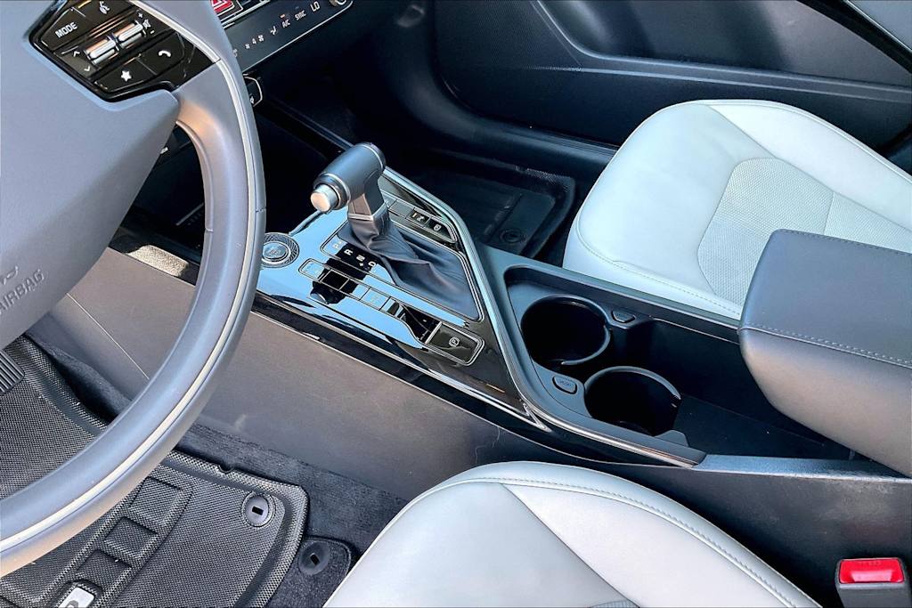 Thumbnail: 2024 Kia Niro - 17