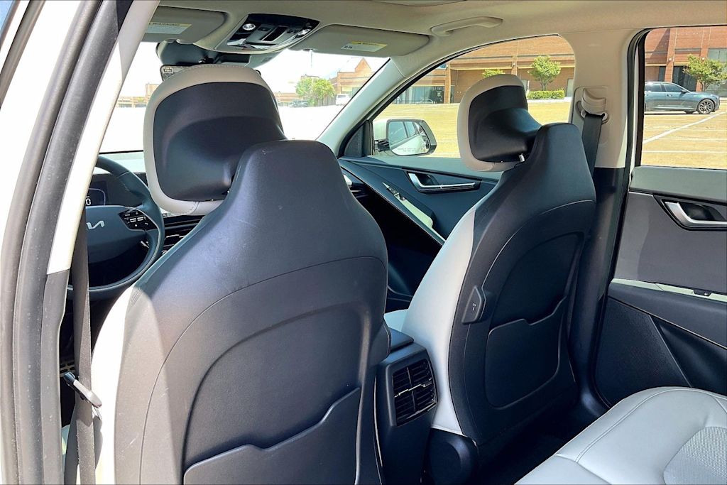 Thumbnail: 2023 Kia Niro - 13