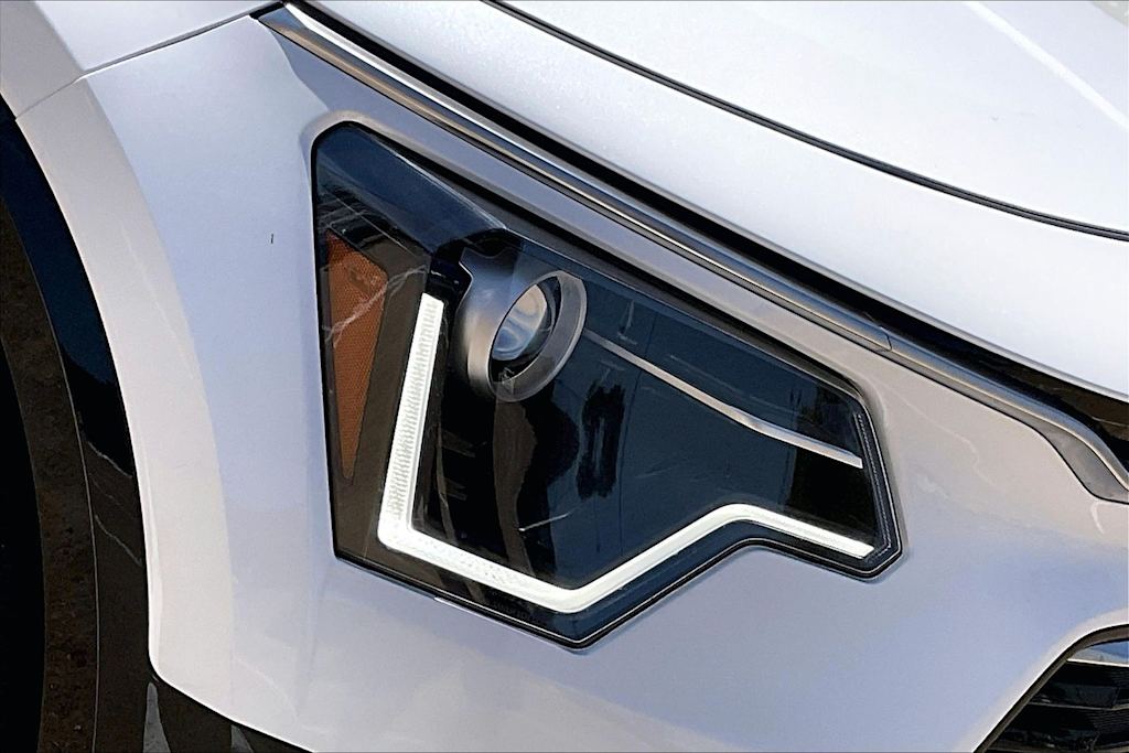 Thumbnail: 2023 Kia Niro - 30
