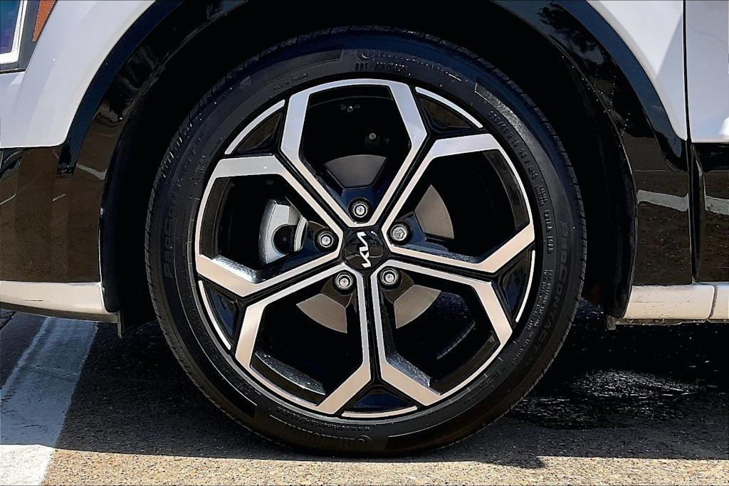 Thumbnail: 2023 Kia Niro - 8
