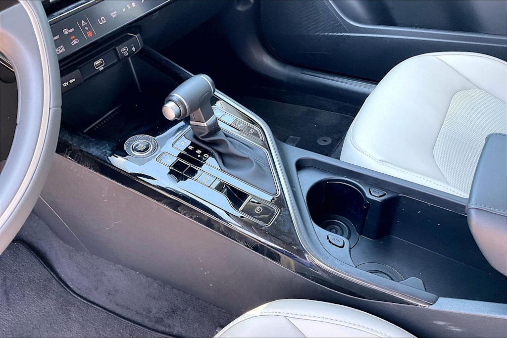 Thumbnail: 2023 Kia Niro - 17
