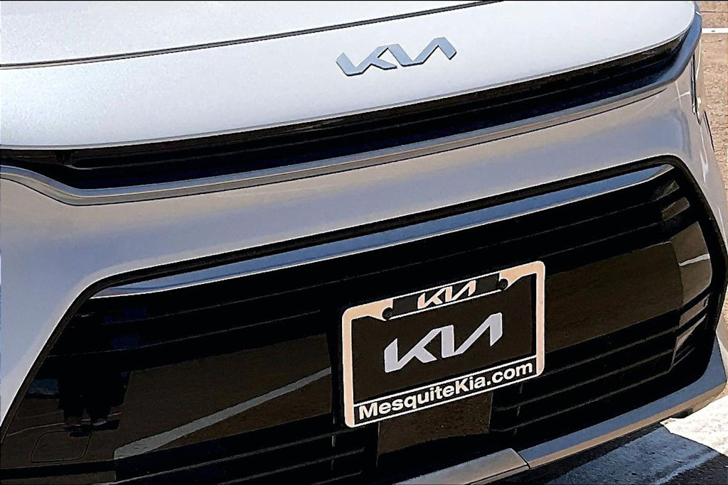 Thumbnail: 2023 Kia Niro - 32