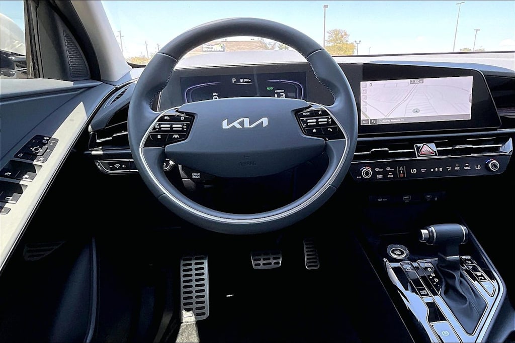 Thumbnail: 2023 Kia Niro - 14