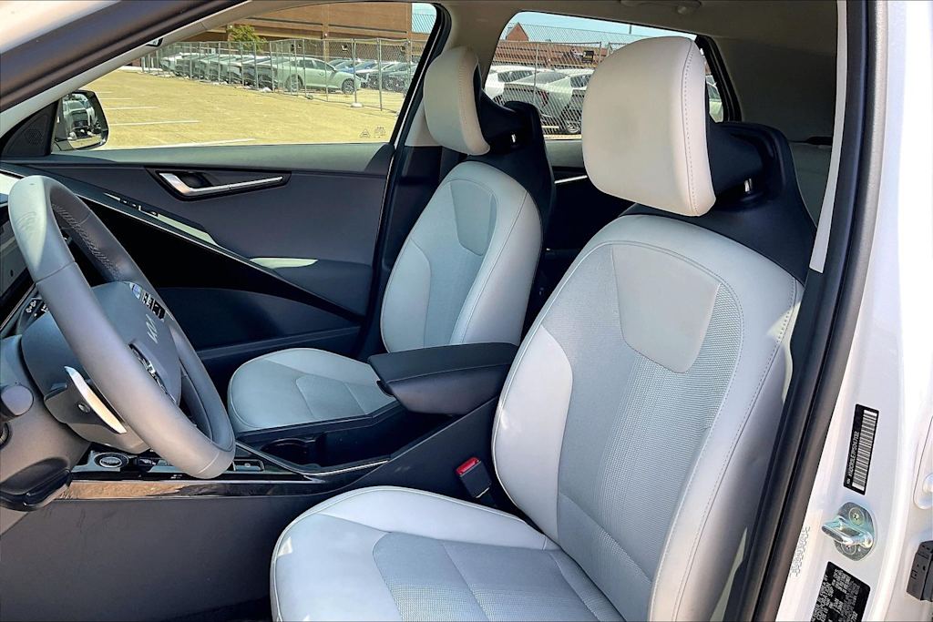 Thumbnail: 2023 Kia Niro - 11