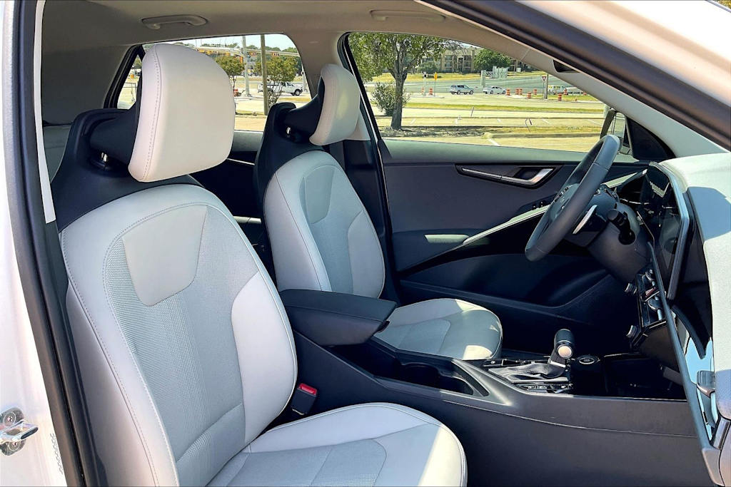 Thumbnail: 2023 Kia Niro - 12