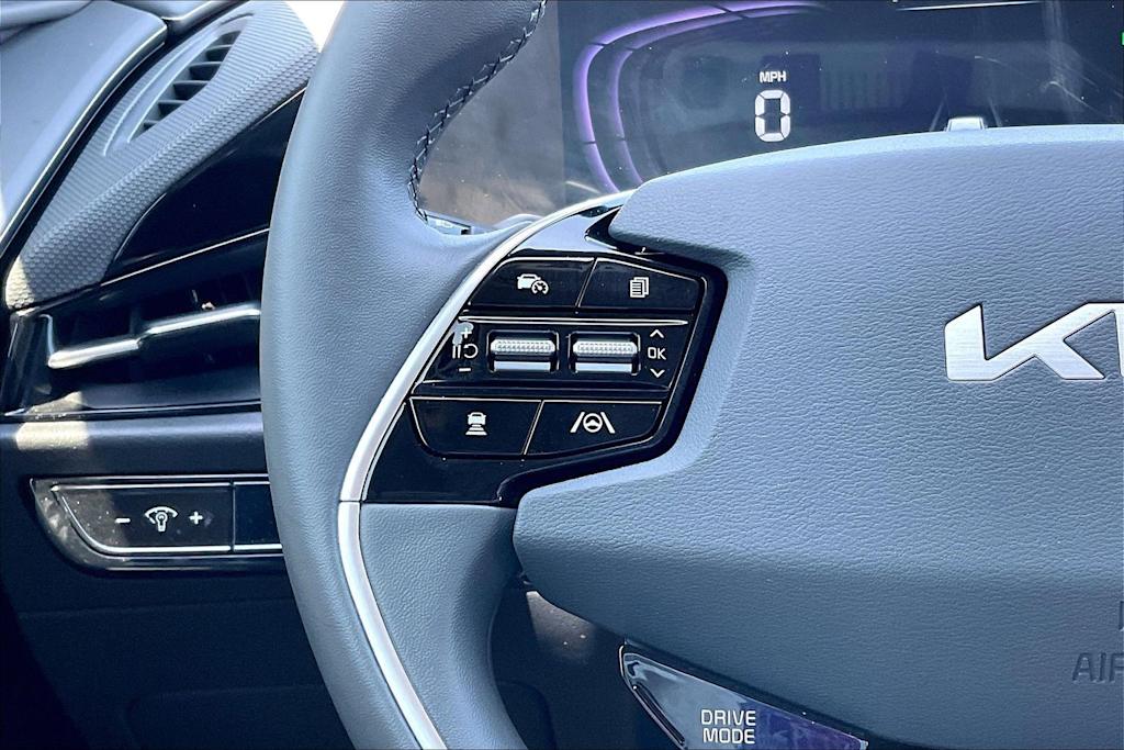 Thumbnail: 2023 Kia Niro - 23
