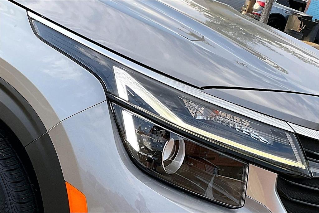 Thumbnail: 2024 Kia Seltos - 7