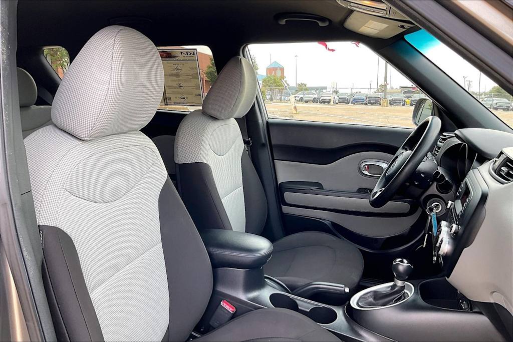 Thumbnail: 2016 Kia Soul - 10