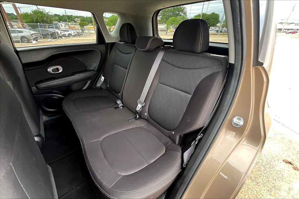 2016 Kia Soul Base 13