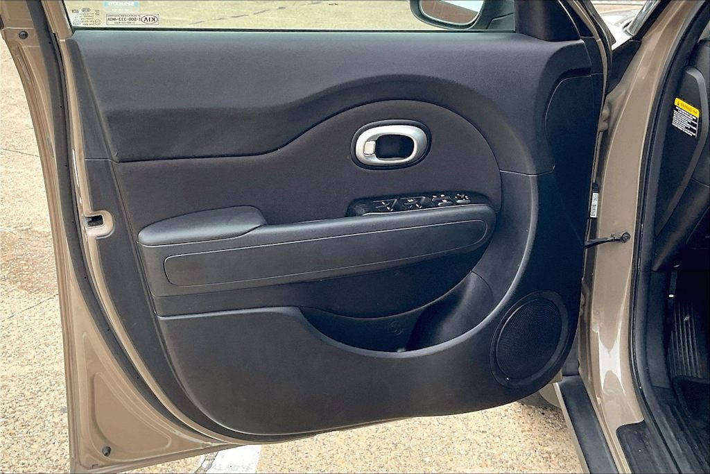 2016 Kia Soul Base 28