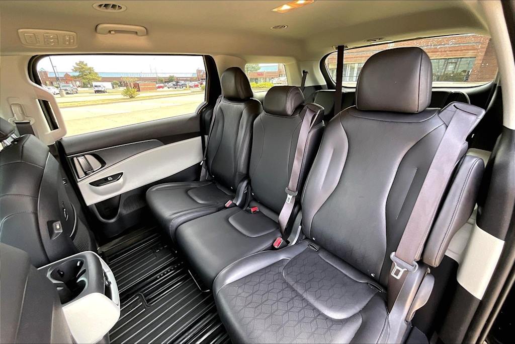 Thumbnail: 2023 Kia Carnival - 12