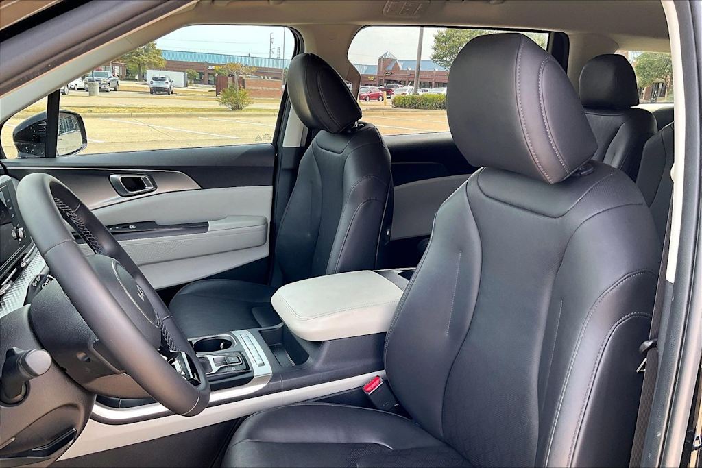 Thumbnail: 2023 Kia Carnival - 10