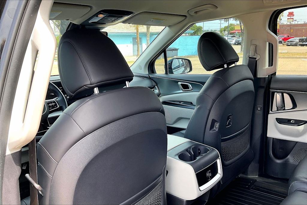 Thumbnail: 2023 Kia Carnival - 11