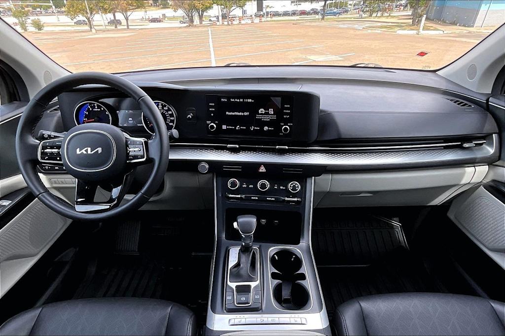 Thumbnail: 2023 Kia Carnival - 9