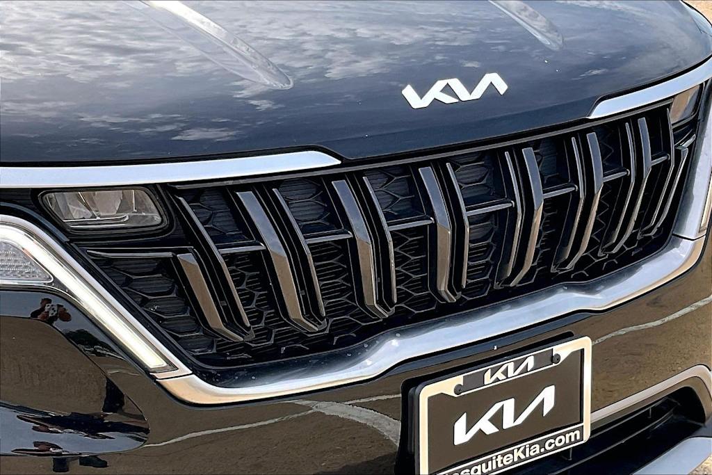 Thumbnail: 2023 Kia Carnival - 7