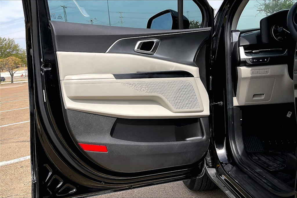 Thumbnail: 2023 Kia Carnival - 27