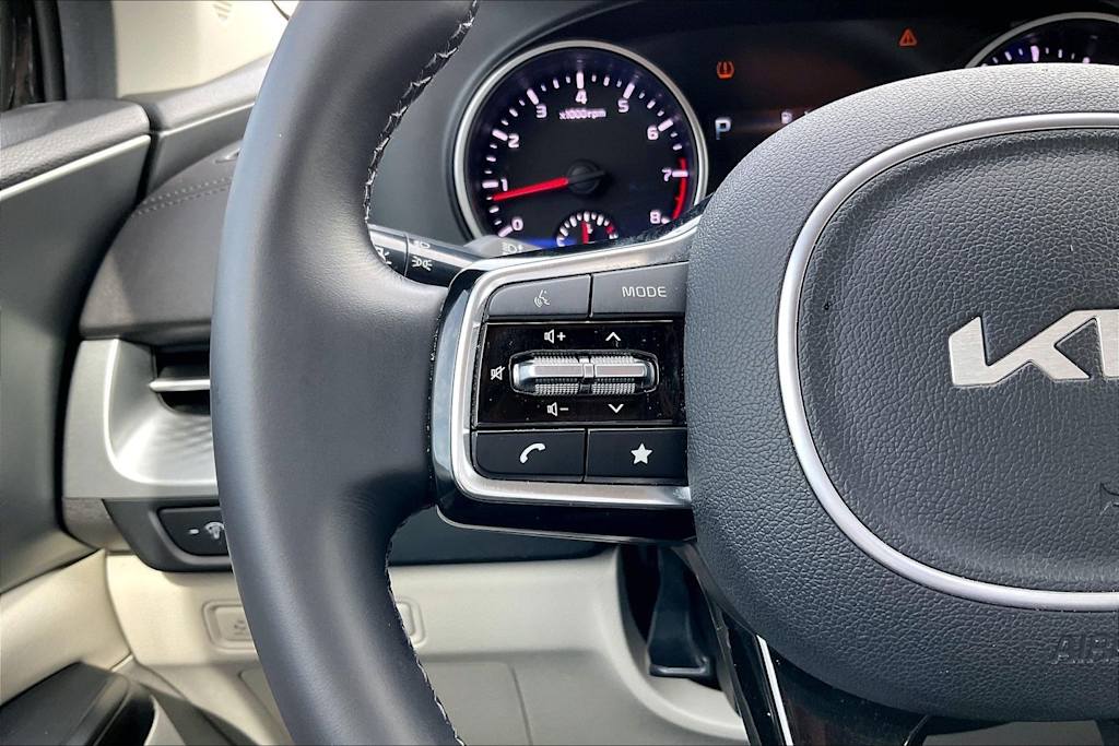 Thumbnail: 2023 Kia Carnival - 25