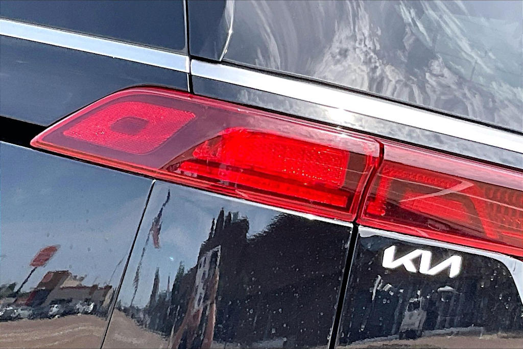 Thumbnail: 2023 Kia Carnival - 30