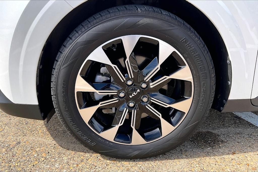 Thumbnail: 2023 Kia Carnival - 7